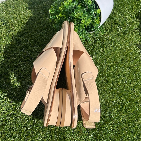 AGL ATTILIO GIUSTI
LEOMBRUNI
Alison Crisscross Strap
Sandal In Basic-basic
$525 - Picture 16 of 16